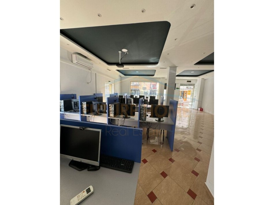 Tirane, jepet me qera ambjent biznesi Kati 0, 100 m² 800 € (VASIL SHANTO)