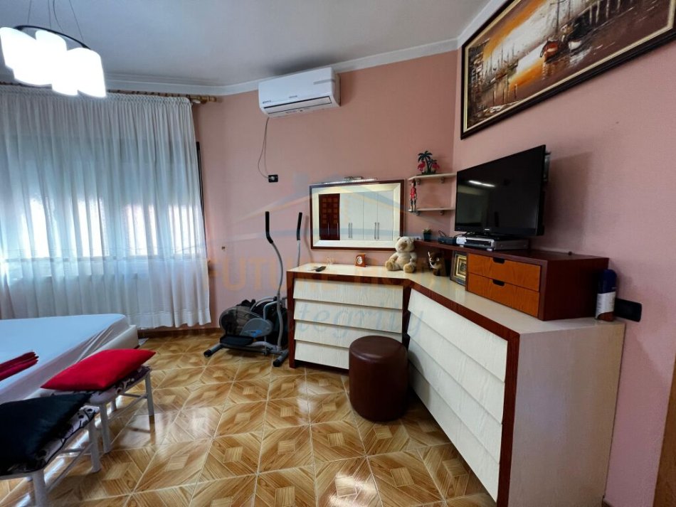 Tirane, jepet me qera apartament 1+1+Ballkon Kati 2, 70 m² 600 € (Shkolla e Baletit,)