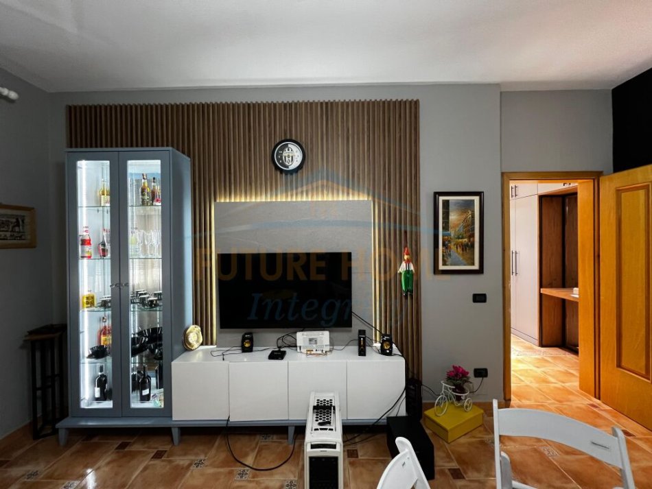Tirane, jepet me qera apartament 1+1 Kati 2, 70 m² 600 € (SHKOLLA E BALETIT)