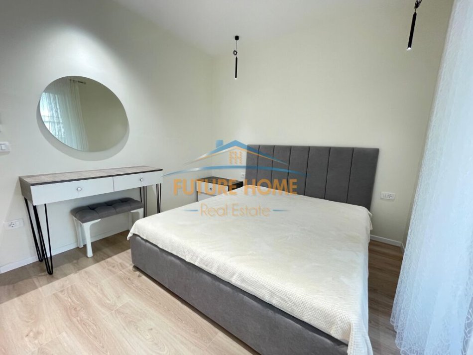 Tirane, jepet me qera apartament 3+1+Ballkon Kati 1, 111 m² 1.000 € (Liqeni i Thate)