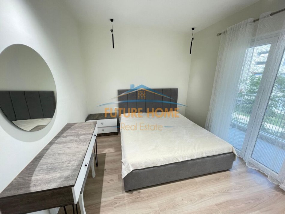 Tirane, jepet me qera apartament 3+1+Ballkon Kati 1, 111 m² 1.000 € (Liqeni i Thate)