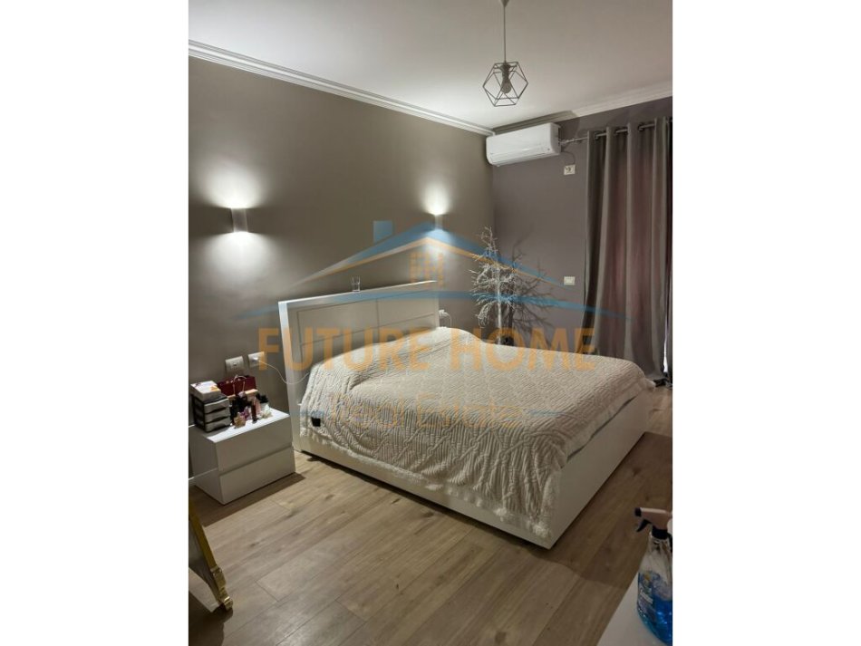 Tirane, shitet apartament 2+1+Ballkon Kati 2, 121 m² 170.000 € (UNAZA E RE)