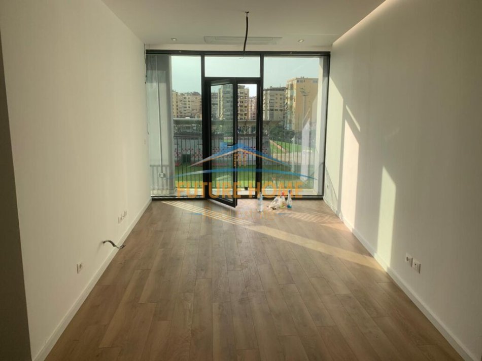 Tirane, jepet me qera apartament 2+1+Ballkon Kati 3, 93 m² 1.000 € (Lake View Residence)