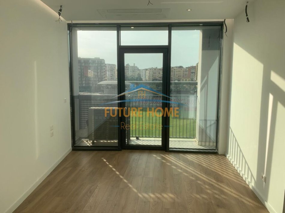 Tirane, jepet me qera apartament 2+1+Ballkon Kati 3, 93 m² 1.000 € (Lake View)