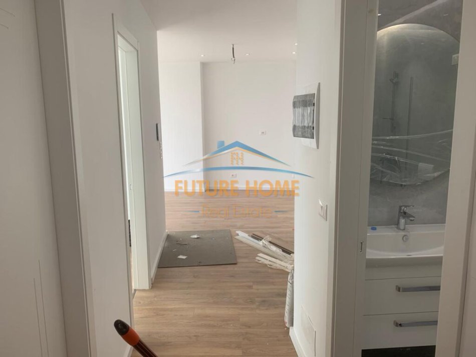 Tirane, jepet me qera apartament 2+1+Ballkon Kati 3, 93 m² 1.000 € (Lake View Residence)