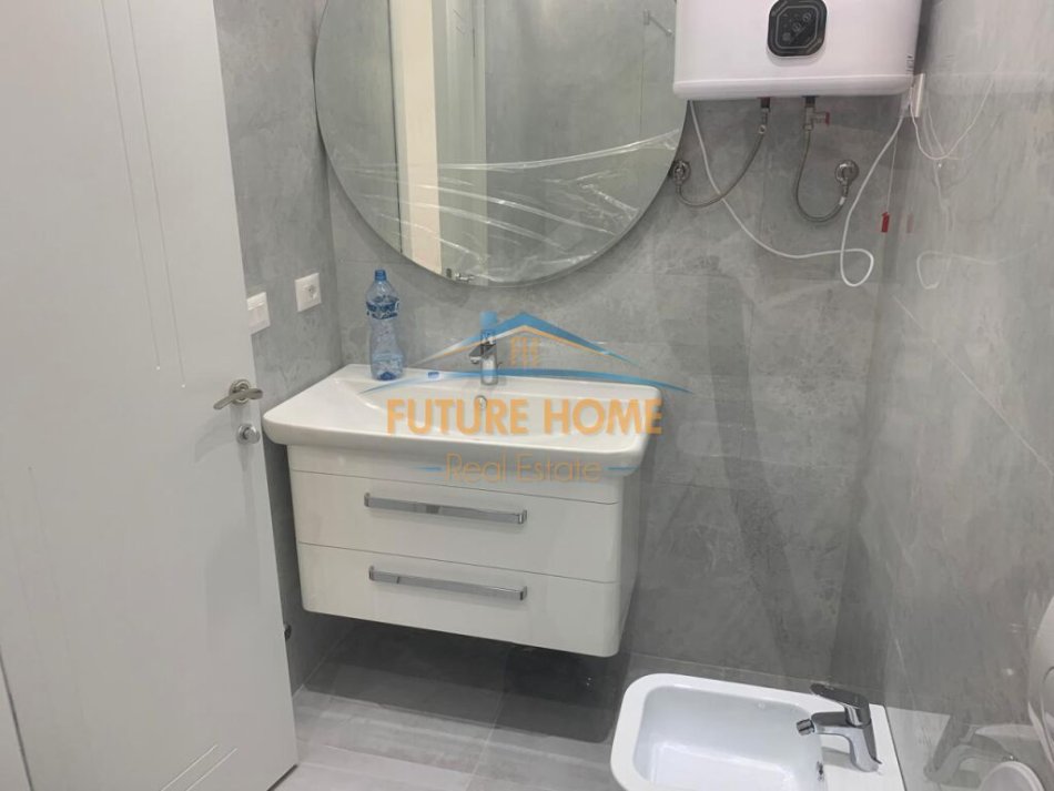 Tirane, jepet me qera apartament 2+1+Ballkon Kati 3, 93 m² 1.000 € (Lake View Residence)