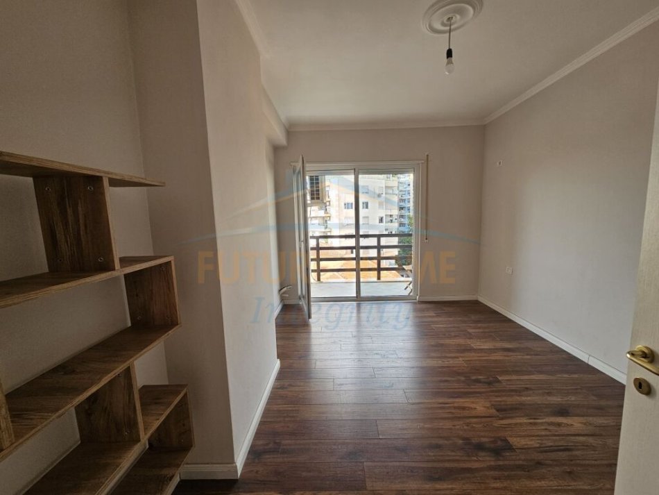 Tirane, jepet me qera apartament 2+1 Kati 4, 107 m² 750 € (Selvia)