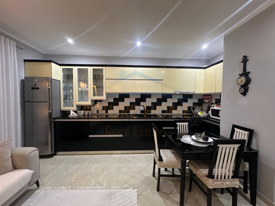 Durres, shitet apartament 2+1 Kati 3, 104 m² 130.000 € (Spitali Rajonal, Durres.)