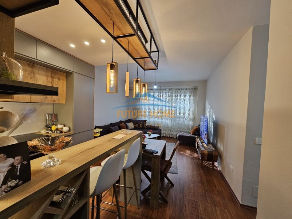 Tirane, shitet apartament 2+1+Ballkon+ Post parkimi,  Kati 7, 108 m² 200.000 € (Rruga Siri Kodra)
