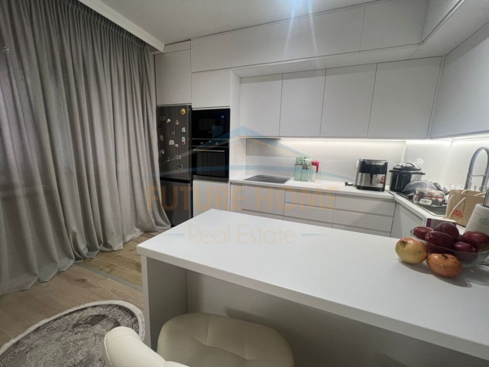 Tirane, shitet apartament 2+1+Ballkon Kati 1, 114 m² 229.000 € (Zogu I zi)