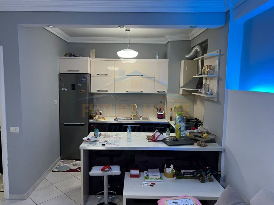 Tirane, shitet apartament 1+1 Kati 3, 73 m² 135.000 € (Rruga Bill Clinton,KODRA E DIELLIT)