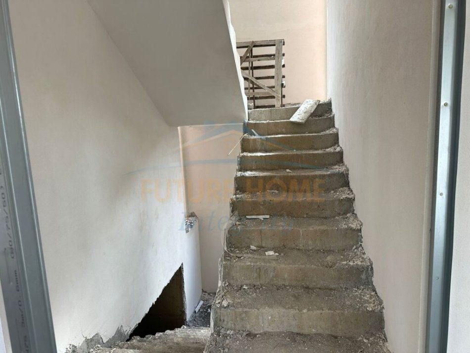 Tirane, shitet Vile 3 Katshe Kati 0, 313 m² 375.000 € (Roses Residence, Farke e Vogel)