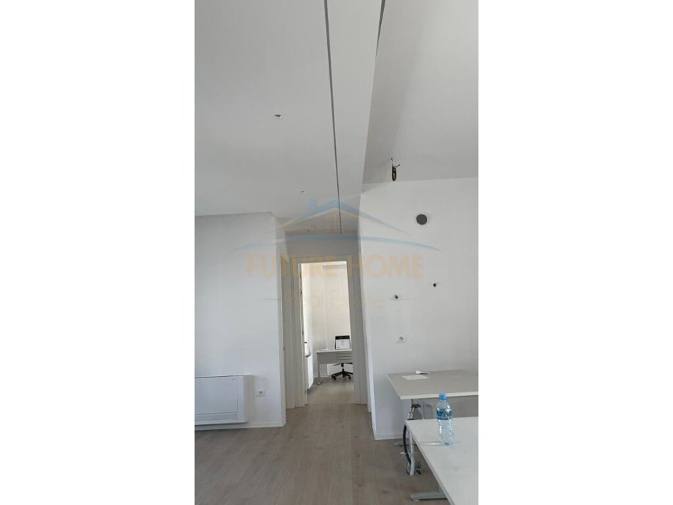 Tirane, jepet me qera zyre Kati 9, 136 m² 1400 €