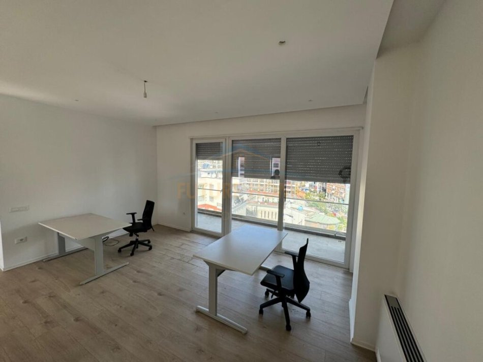 Tirane, jepet me qera ambjent biznesi Kati 9, 136 m² 1.400 € 