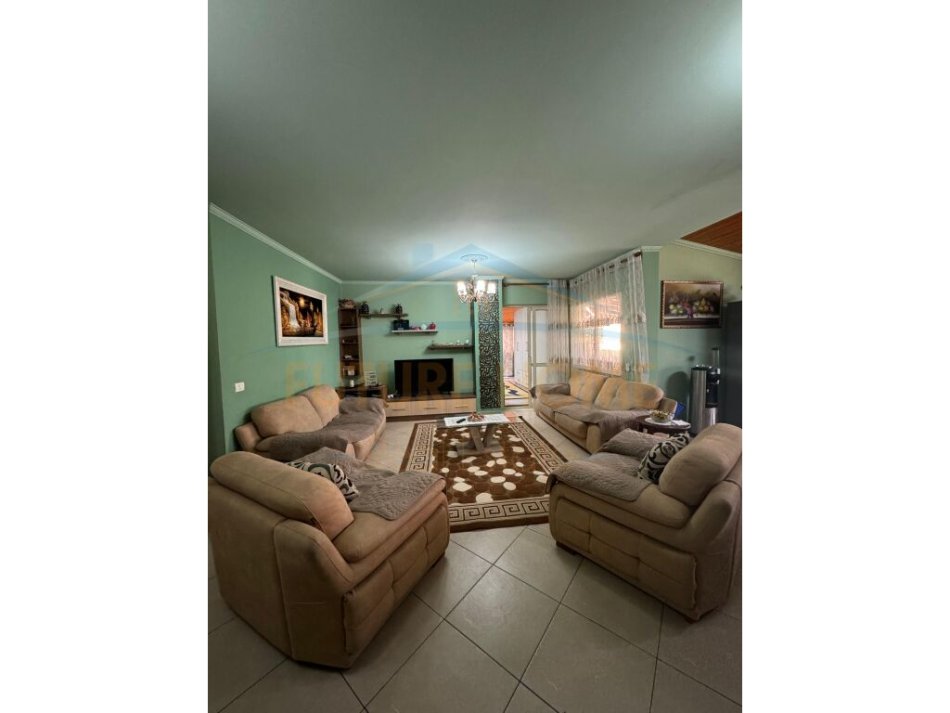 Tirane, shes apartament 3+1 Kati 2, 168 m² 185.000 € (dajtit)