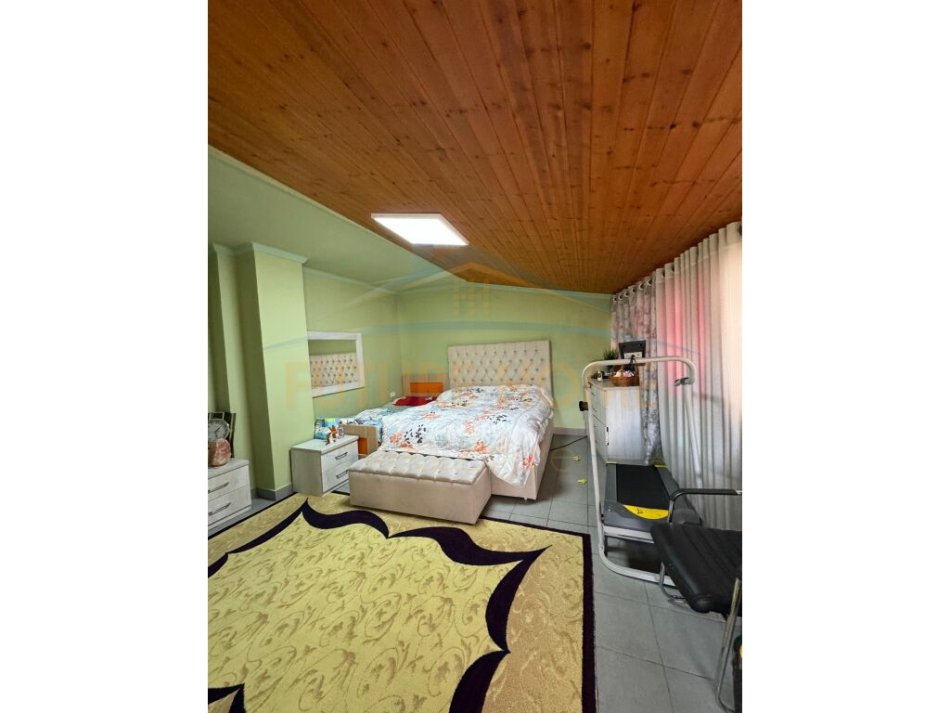 Tirane, shes apartament 3+1 Kati 2, 168 m² 185.000 € (dajtit)