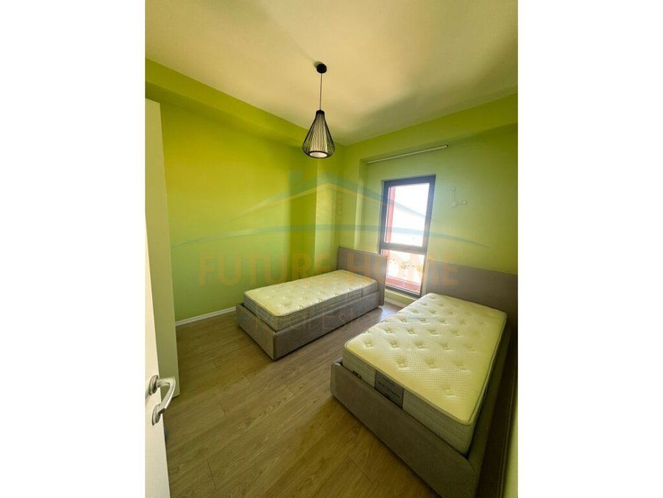Tirane, jepet me qera apartament 2+1 Kati 15, 110 m² 1.100 € (Rruga e Kavajes)