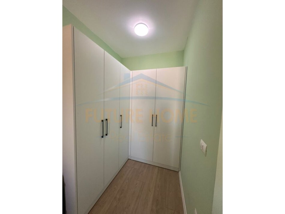Tirane, jepet me qera apartament 2+1 Kati 15, 110 m² 1.100 € (Rruga e Kavajes)
