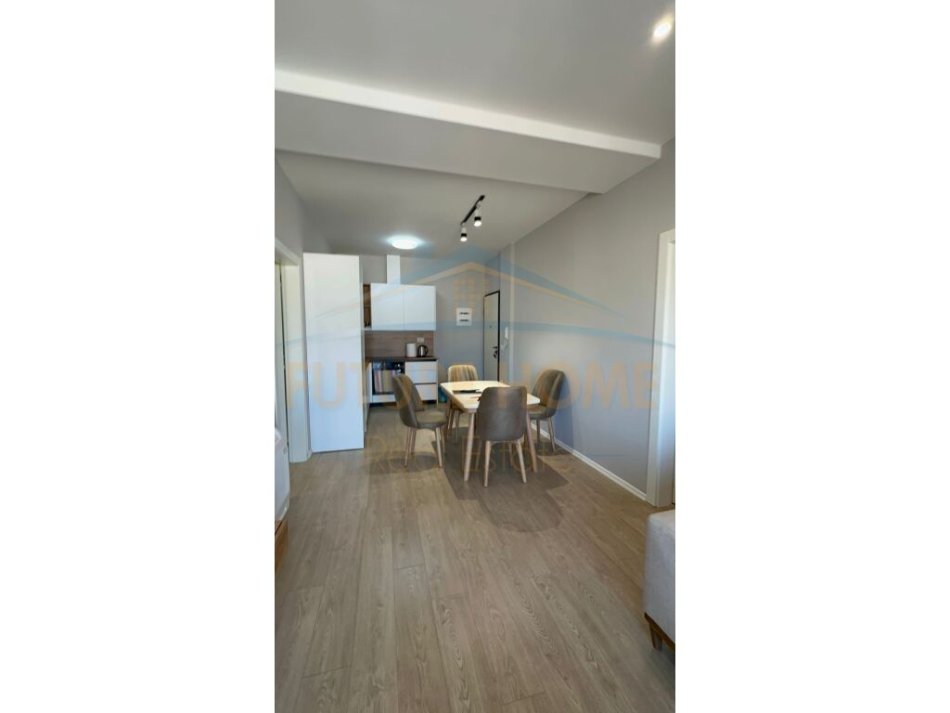 Tirane, jepet me qera apartament 2+1+Aneks+Ballkon Kati 15, 110 m² 1.100 € (Rruga e Kavajes)
