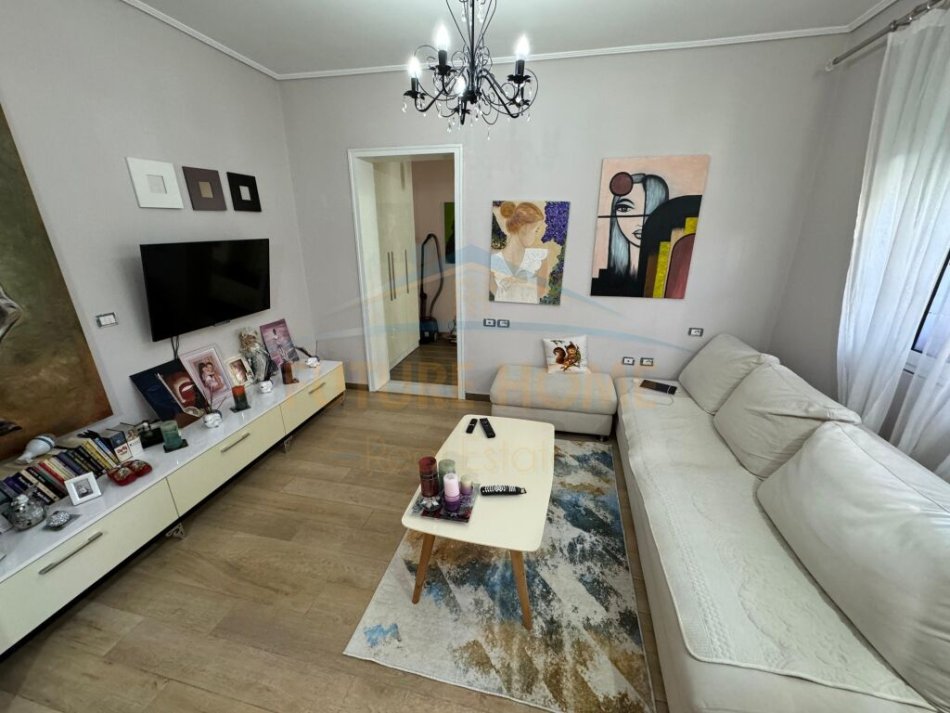 Durres, shitet apartament 2+1 Kati 1, 136 m² 130.000 € (prane kopshtit &quot;Ivina&quot;, Durres)