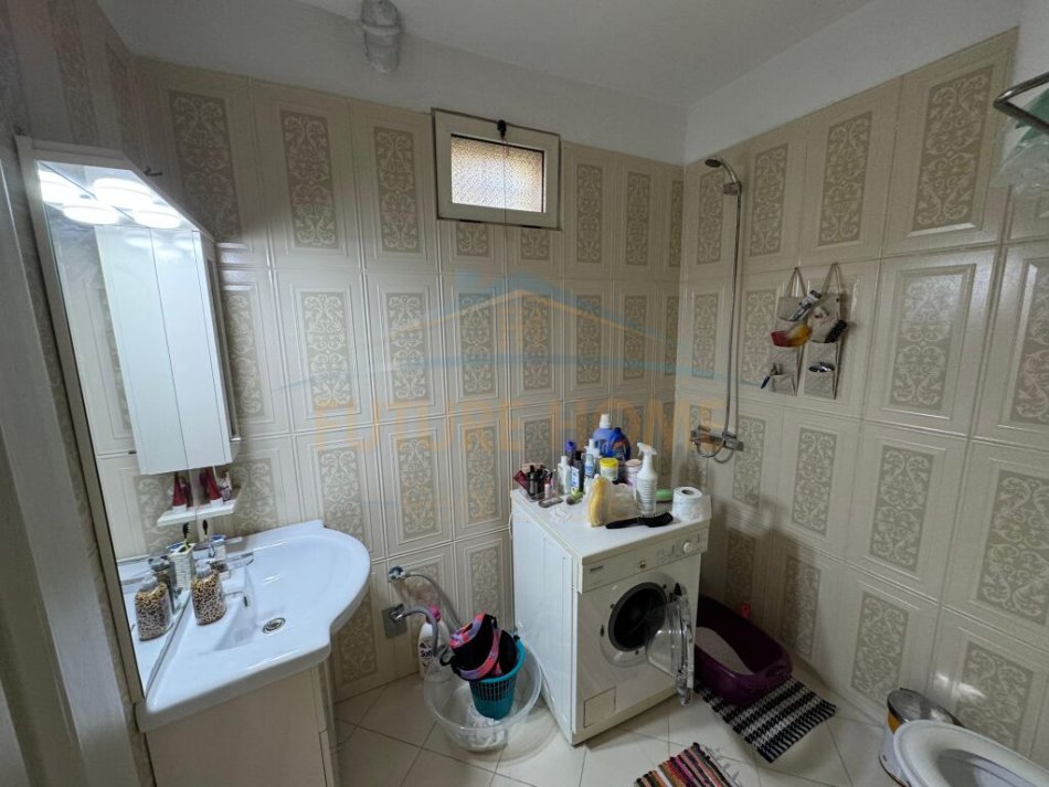 Durres, shitet apartament 2+1 Kati 1, 136 m² 130.000 € (prane kopshtit &quot;Ivina&quot;, Durres)