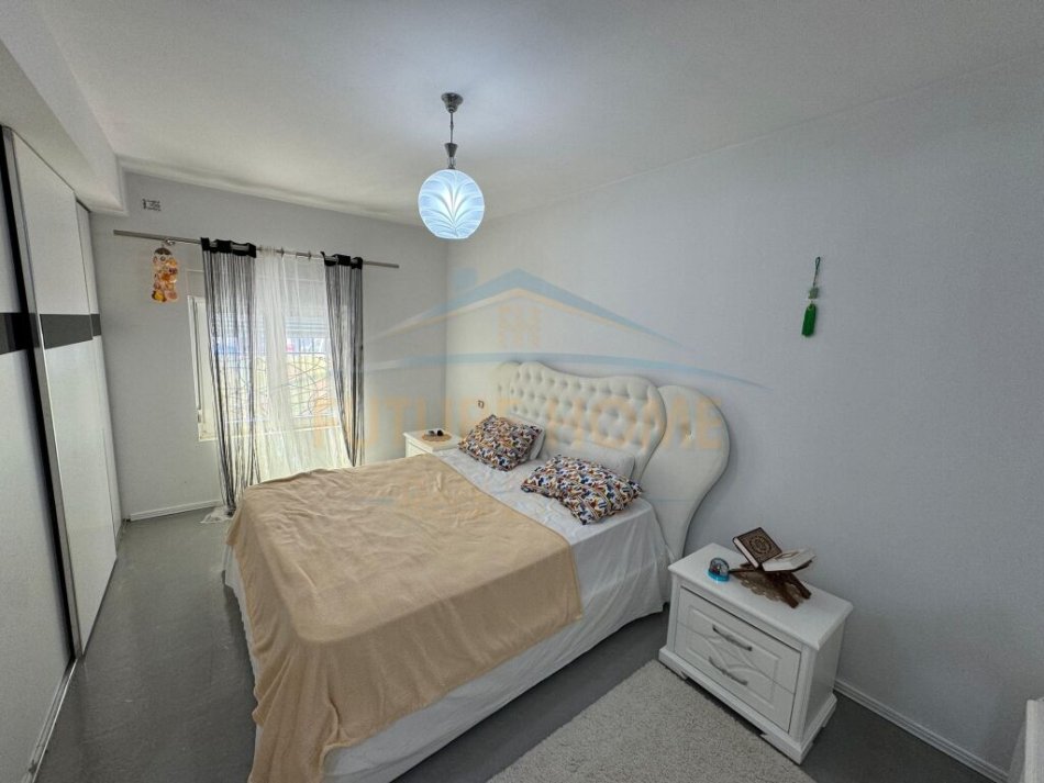 Durres, shitet apartament 2+1 Kati 1, 136 m² 130.000 € (prane kopshtit &quot;Ivina&quot;, Durres)