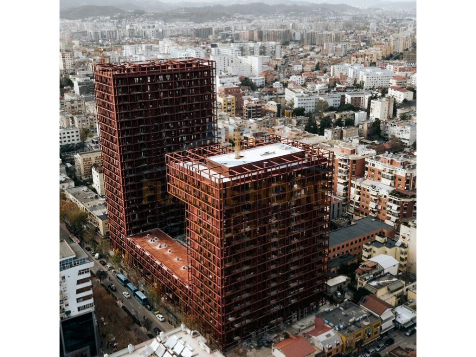 Tirane, shes 2+1+Ballkon Kati 19, 111 m² 300.000 € (Rruga e Kavajes)