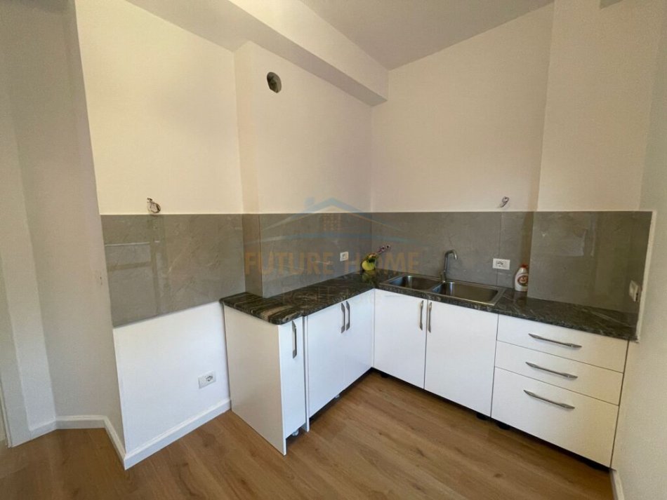 Tirane, shitet apartament 2+1+Aneks+Ballkon Kati 6, 85 m² 170.000 € (Brryli/ Materniteti i RI)