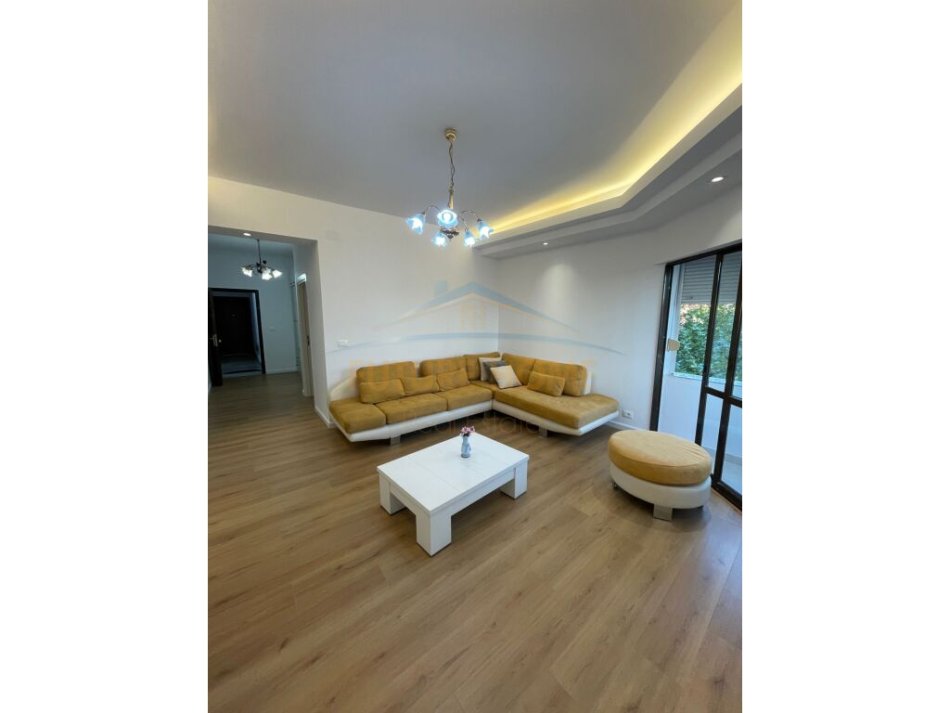 Tirane, shitet apartament 2+1+Aneks+Ballkon Kati 6, 85 m² 170.000 € (Brryli/ Materniteti i RI)