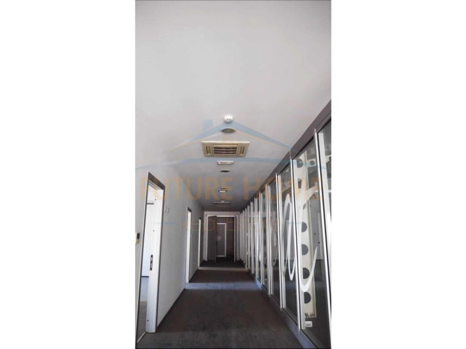 Tirane, shes ambjent biznesi Kati 0, 4.700 m² 3.600.000 € (Autostrda Tirane Durres)