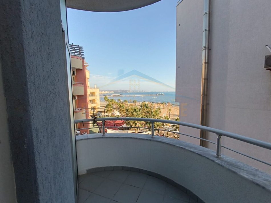 Durres, jepet me qera apartament 1+1+Ballkon Kati 3, 70 m² 350 € (Hotel Palace)