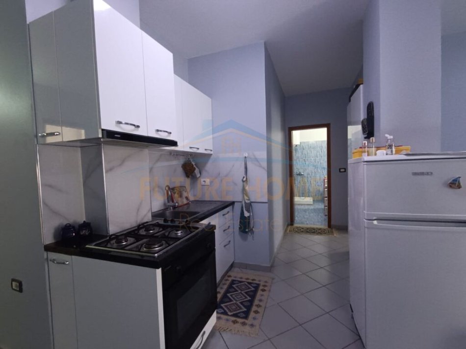 Durres, jepet me qera apartament 1+1 , 70 m² 400 € (Plazh Rrota e Kuqe, Durres)