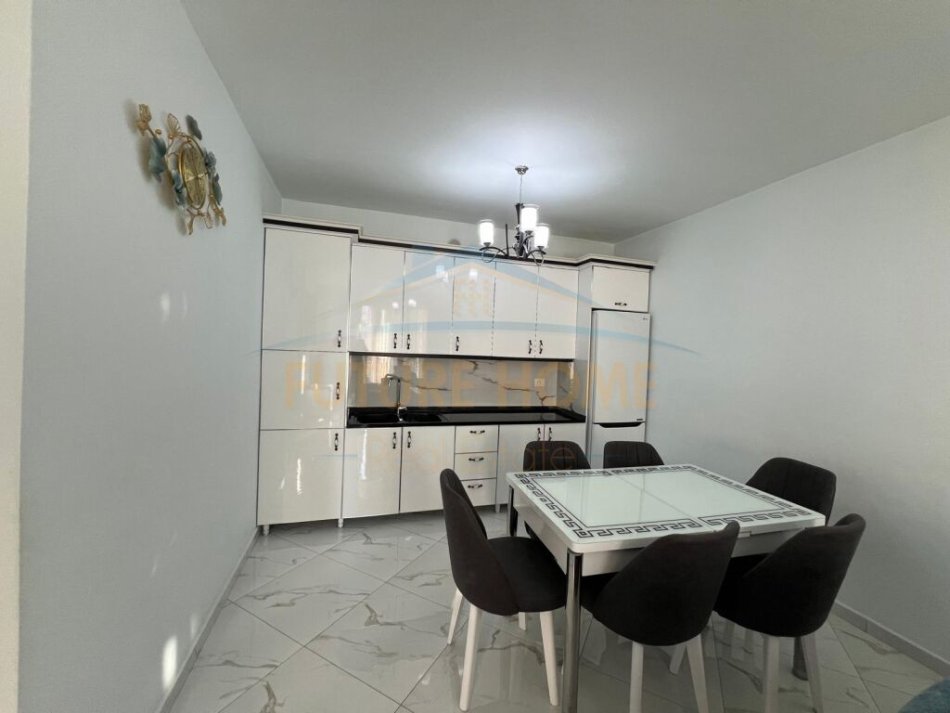 Durres, jepet me qera apartament 2+1 Kati 3, 115 m² 400 € (Ish Urt, Durres)