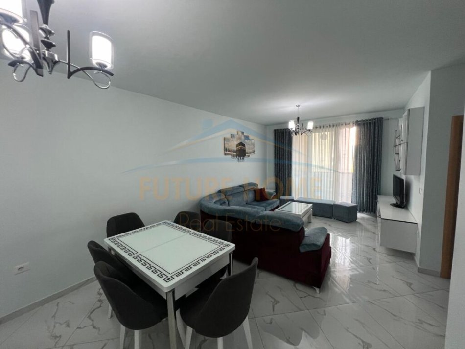 Durres, jepet me qera apartament 2+1 Kati 3, 115 m² 400 € (Ish Urt, Durres)