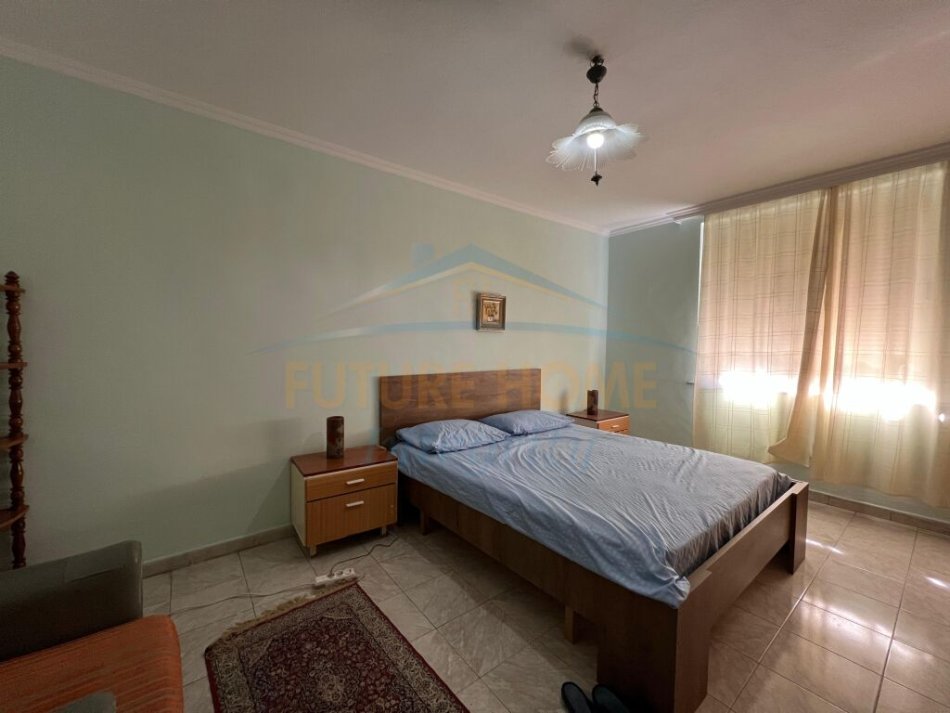 Tirane, jepet me qera apartament 2+1+Ballkon Kati 2, 80 m² 600 € (Pazari i Ri)