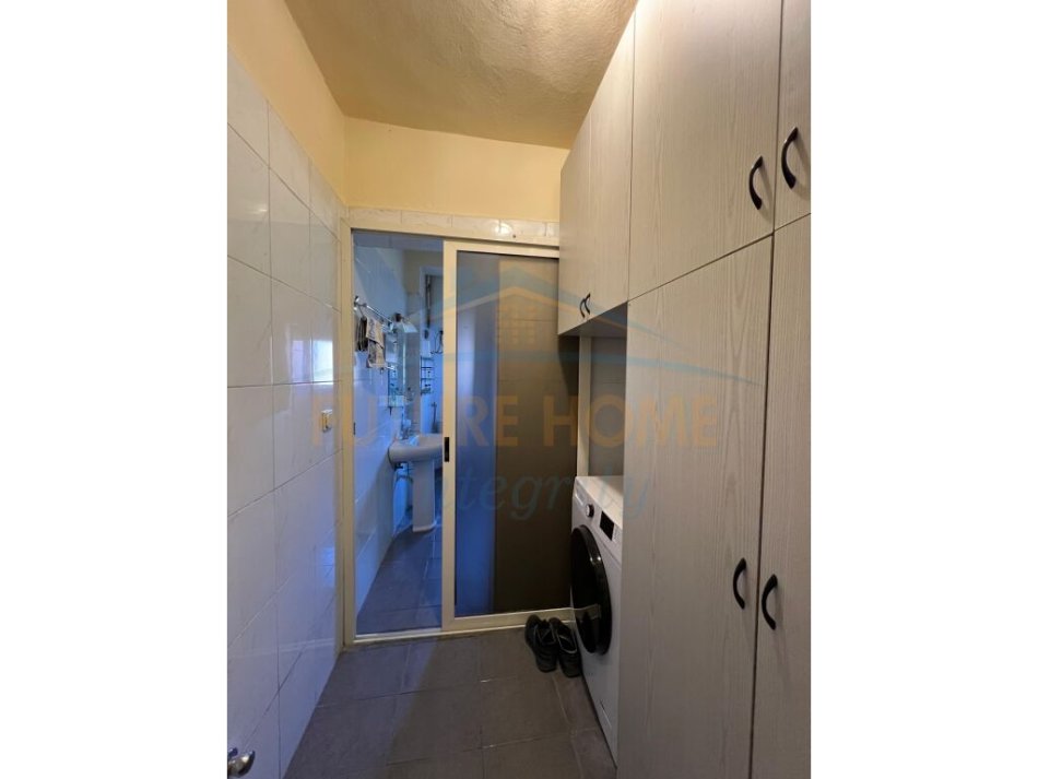 Tirane, jepet me qera apartament 2+1+Ballkon Kati 2, 80 m² 600 € (Pazari i Ri)