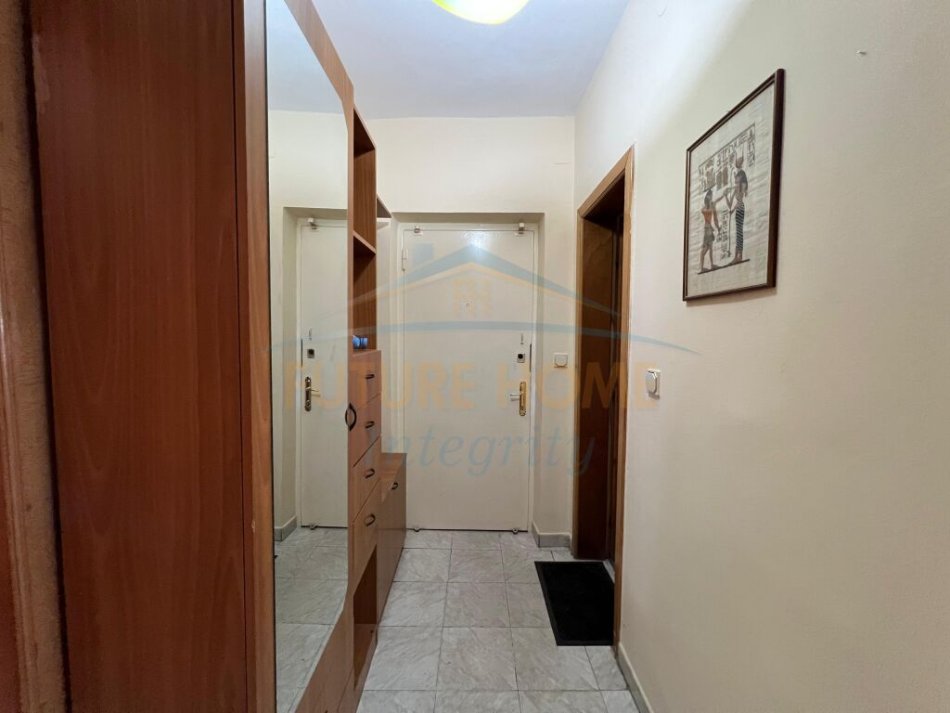 Tirane, jepet me qera apartament 2+1+Ballkon Kati 2, 80 m² 600 € (Pazari i Ri)