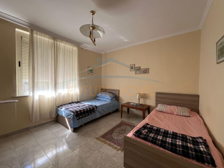 Tirane, jepet me qera apartament 2+1+Ballkon Kati 2, 80 m² 600 € (Pazari i Ri)