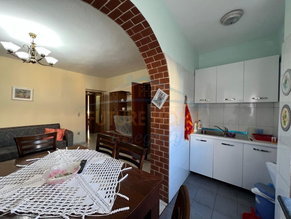 Tirane, jepet me qera apartament 2+1+Ballkon Kati 2, 80 m² 600 € (Pazari i Ri)