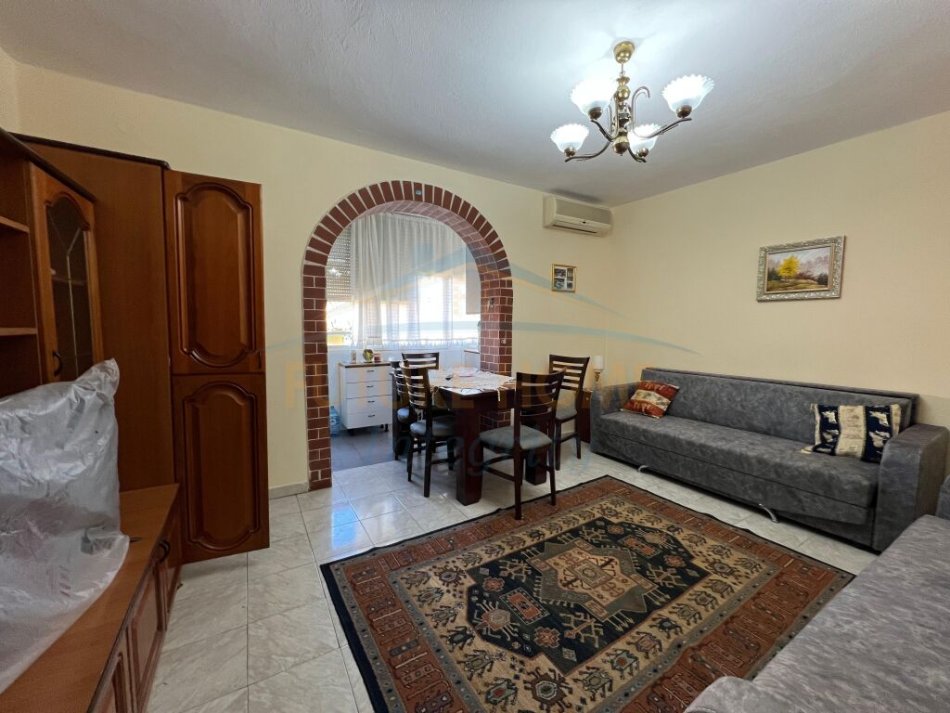 Tirane, jepet me qera apartament 2+1+Ballkon Kati 2, 80 m² 600 € (Pazari i Ri)