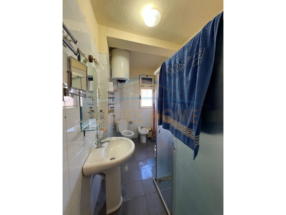 Tirane, jepet me qera apartament 2+1+Ballkon Kati 2, 80 m² 600 € (Pazari i Ri)