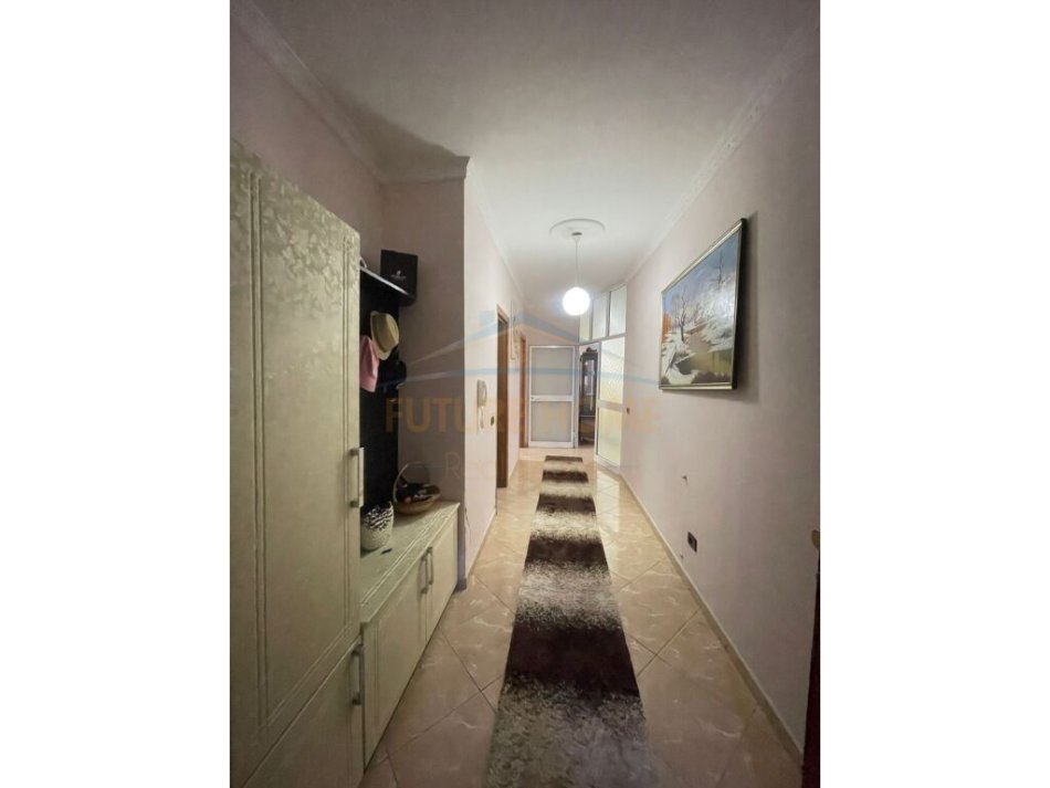 Tirane, jepet me qera apartament 3+1+Depo+ Verande, Kati 2, 170 m² 850 € (Don Bosko)