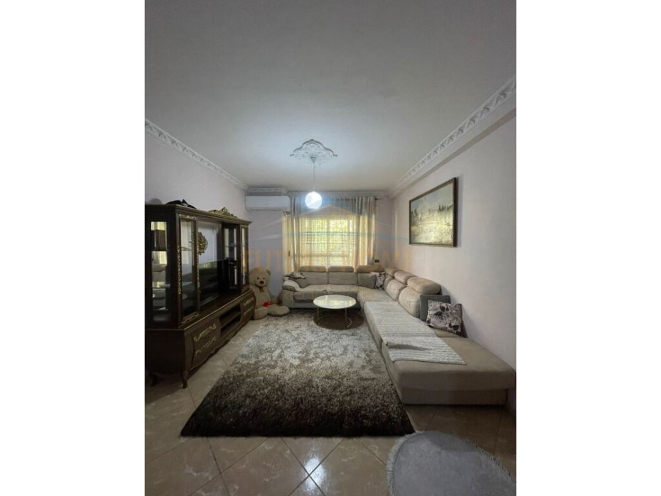 Tirane, jepet me qera apartament 3+1+Depo+ Verande, Kati 2, 170 m² 850 € (Don Bosko)