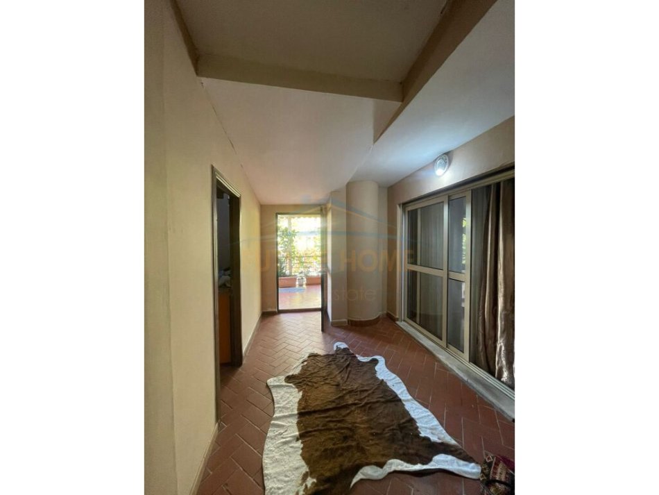 Tirane, jepet me qera apartament 3+1+Depo+ Verande, Kati 2, 170 m² 850 € (Don Bosko)