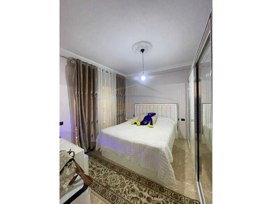 Tirane, jepet me qera apartament 3+1+Depo+ Verande, Kati 2, 170 m² 850 € (Don Bosko)