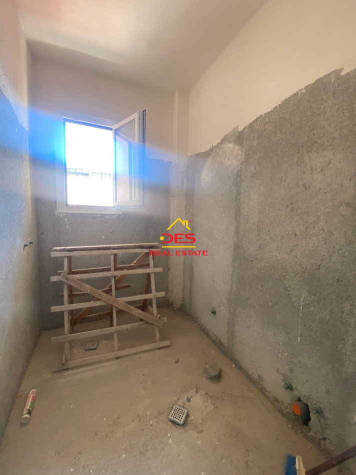 Vlore, shitet apartament 2+1 Kati 6, 115 m² 140.000 € (Rruga Pelivan Leskaj)