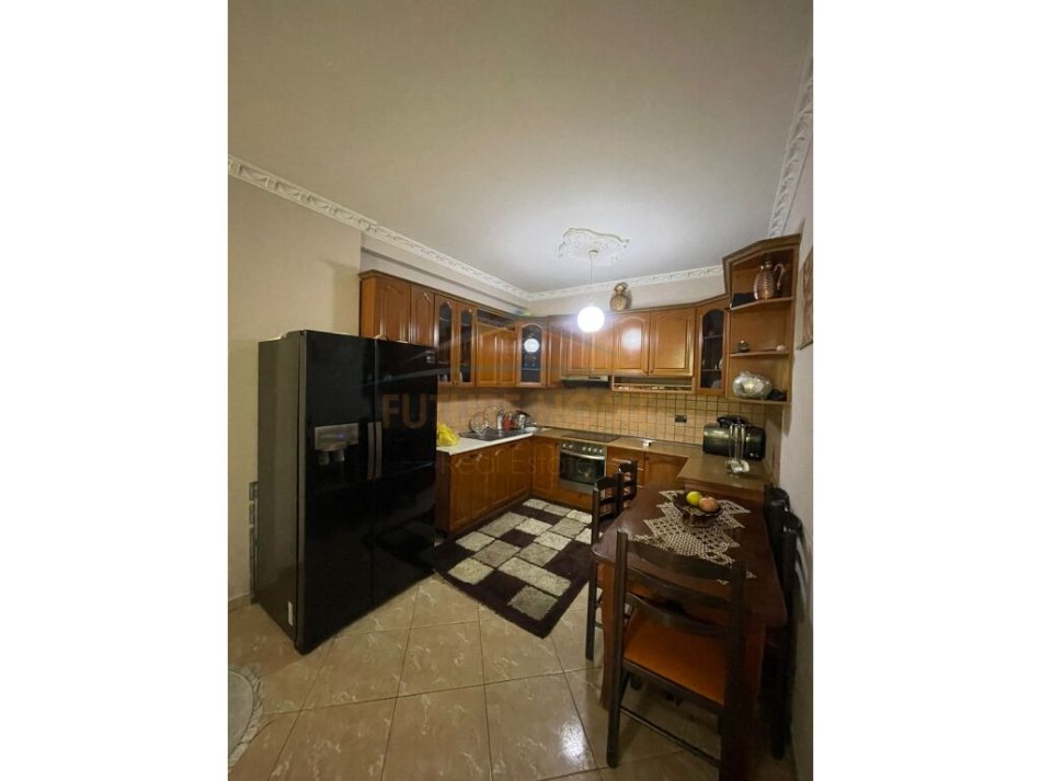 Tirane, jepet me qera apartament 3+1+Depo+ Verande, Kati 2, 170 m² 850 € (Don Bosko)