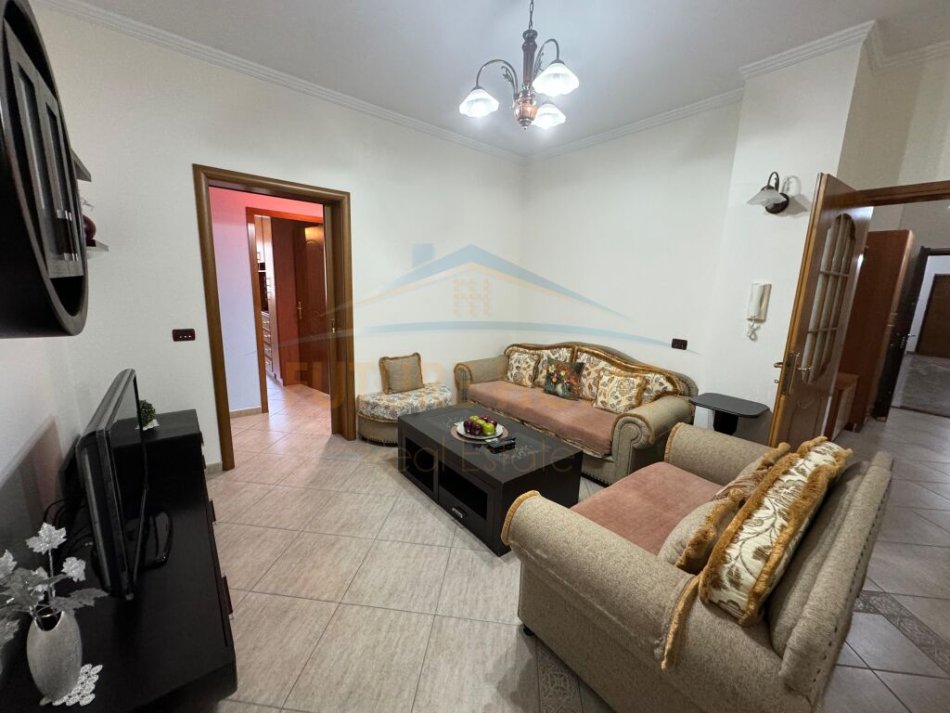 Durres, shitet apartament 3+1 Kati 3, 115 m² 150.000 € (Lagjia 6, Durres)