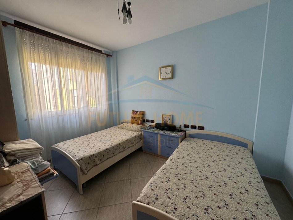 Durres, shitet apartament 3+1 Kati 3, 115 m² 150.000 € (Lagjia 6, Durres)