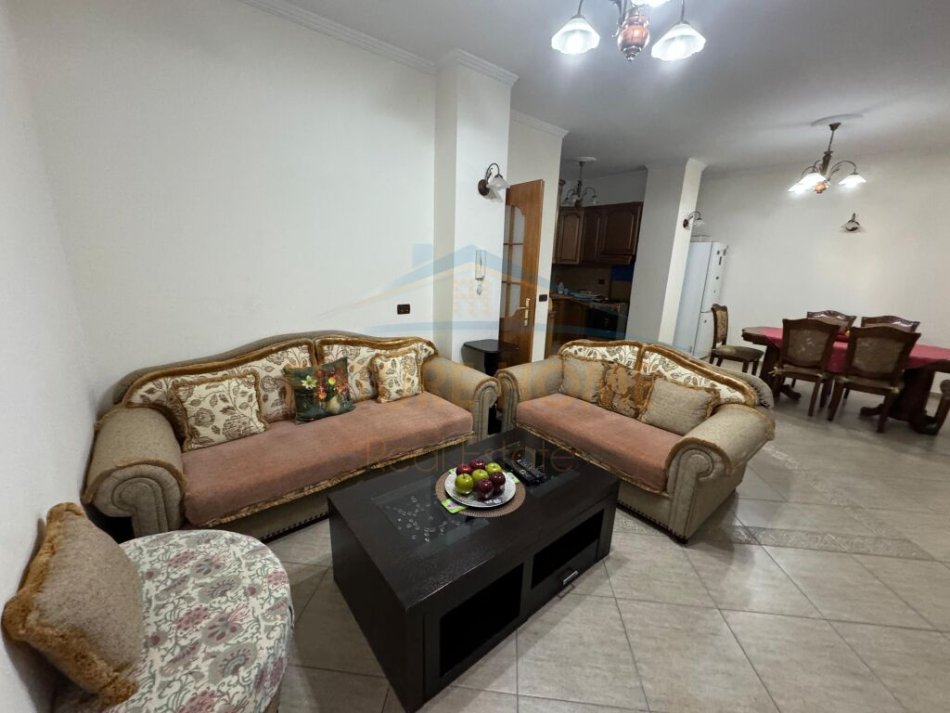Durres, shitet apartament 3+1 Kati 3, 115 m² 150.000 € (Lagjia 6, Durres)
